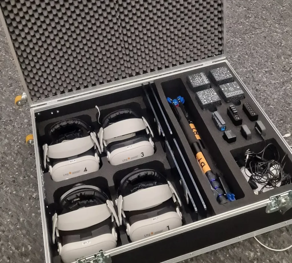 XR Kofferset mit vier Brillen und Zubehör